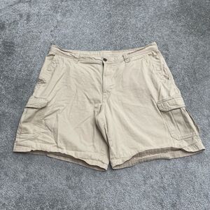 Columbia Omni Shade Cargo Shorts Mens 42x10 Beige Pockets Cotton Casual Outdoor